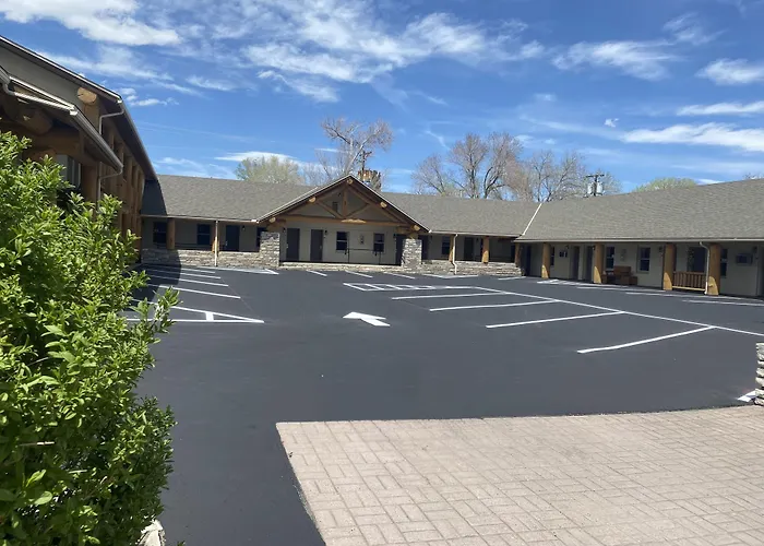 Moose Creek Lodge & Suites